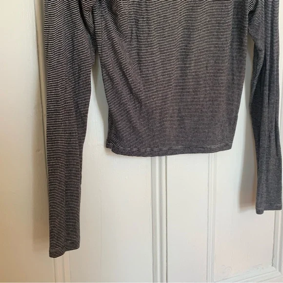 ✨3/$15✨ American Eagle Stripped Long Sleeve - Picture 4 of 7